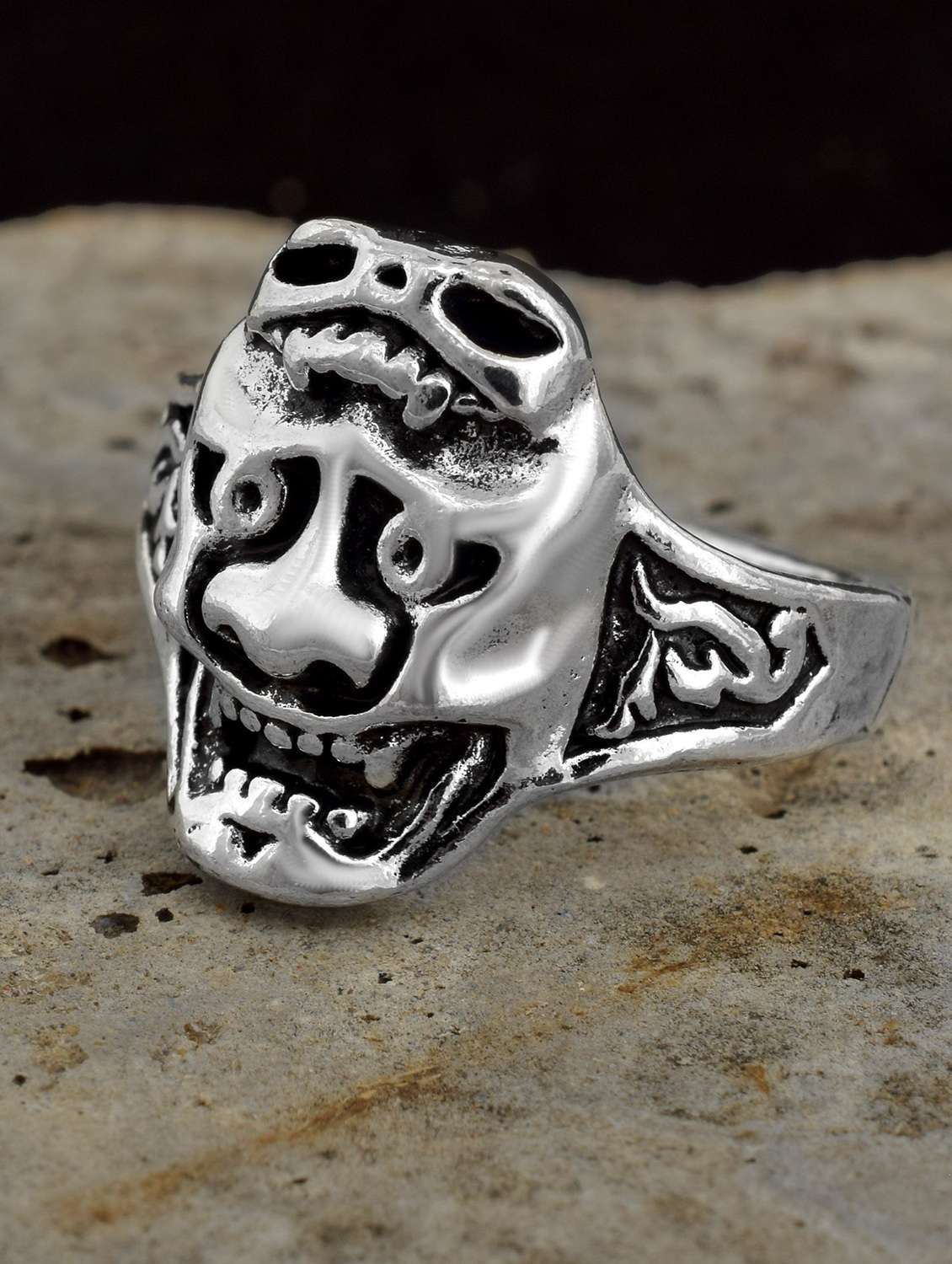 silver pleated ring - 18537146 -  Standard Image - 1