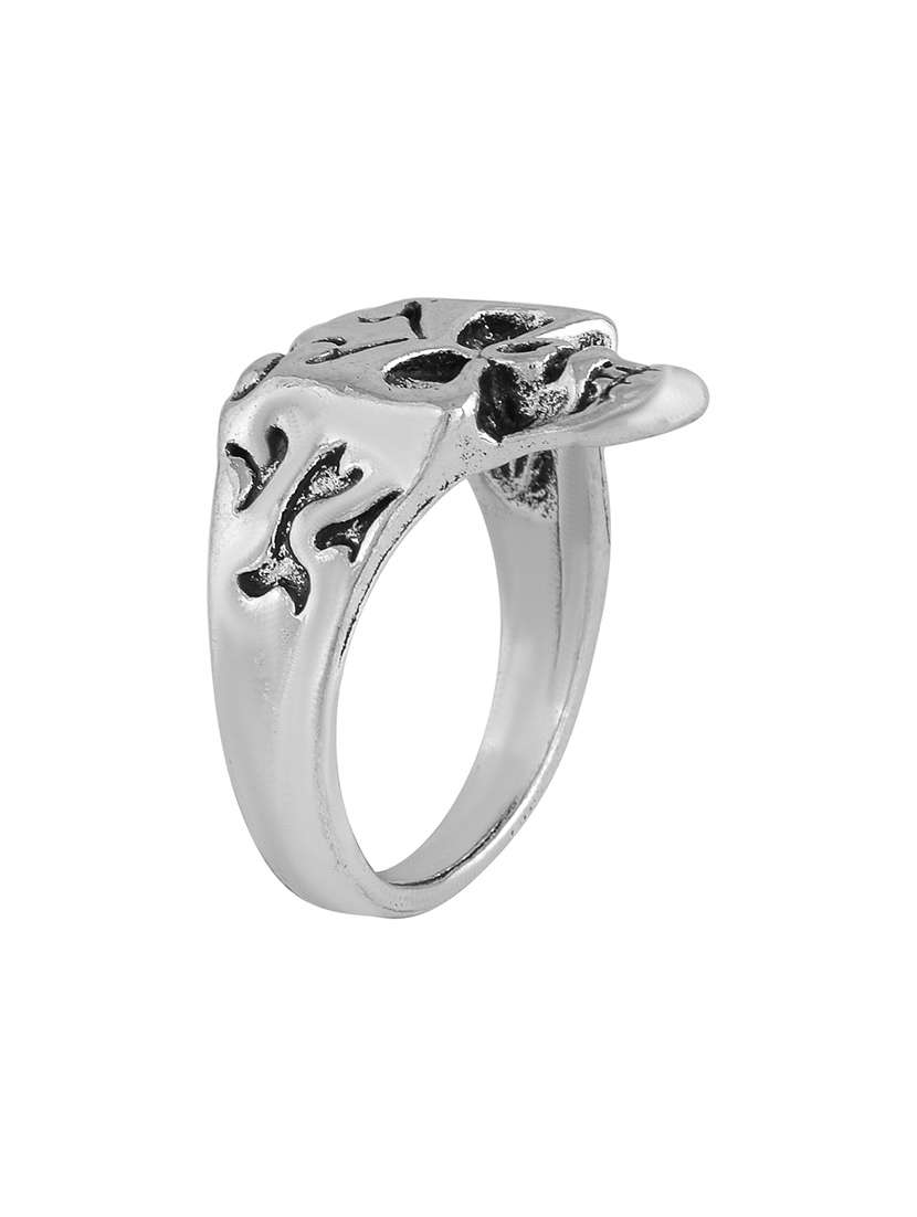 silver pleated ring - 18537152 -  Standard Image - 1