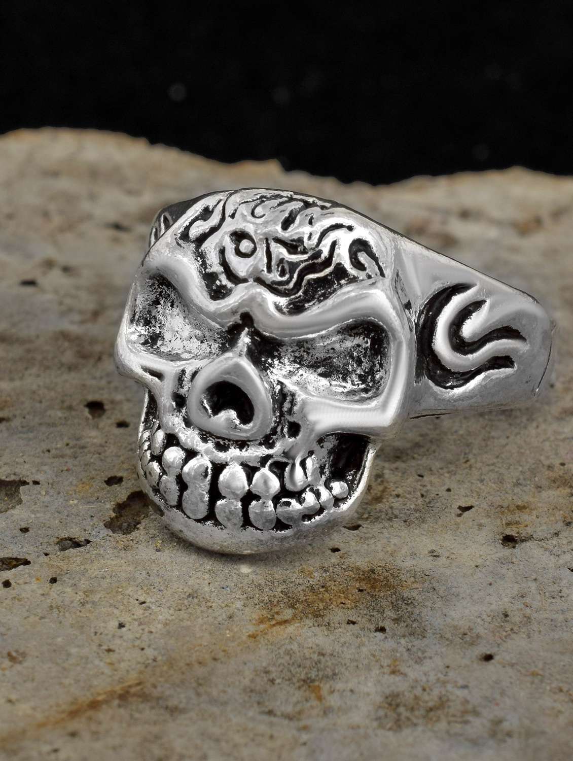 silver plated finger ring - 18537162 -  Standard Image - 1