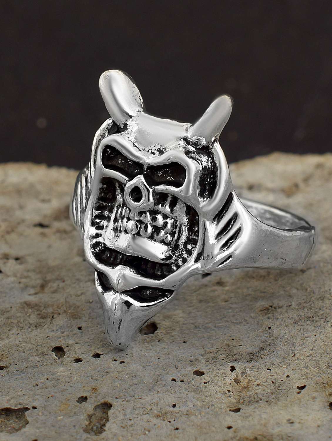 silver plated finger ring - 18537169 -  Standard Image - 1