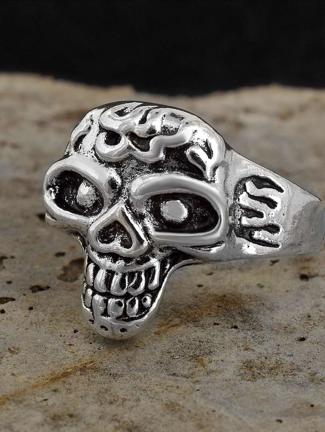 silver pleated ring - 18537174 -  Standard Image - 1