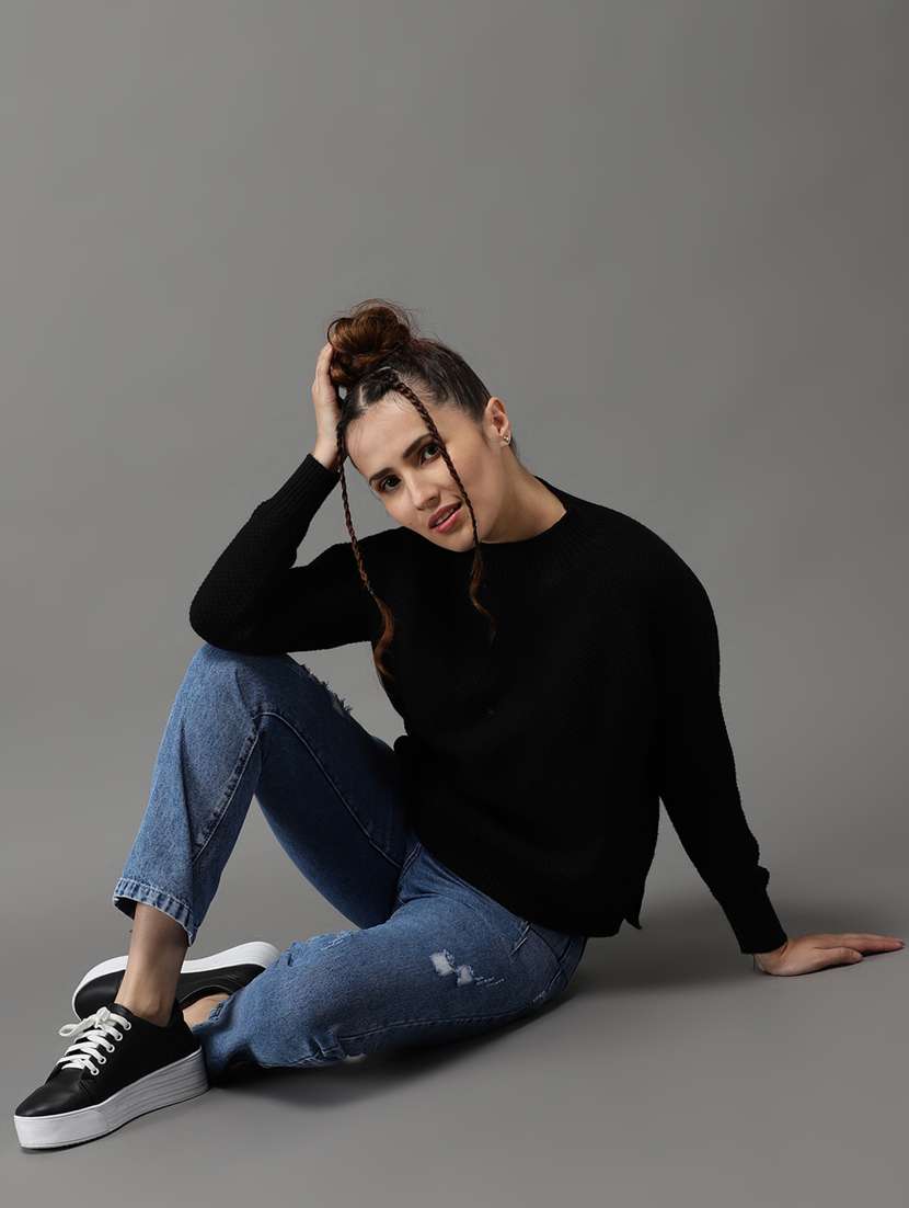 round neck solid pullover - 18545206 -  Standard Image - 4