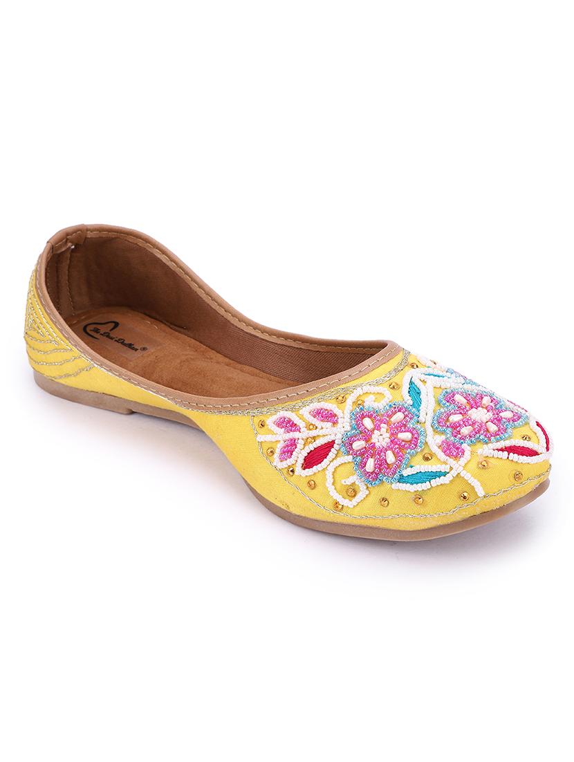 women embellished slip on mojaris - 18559755 -  Standard Image - 1