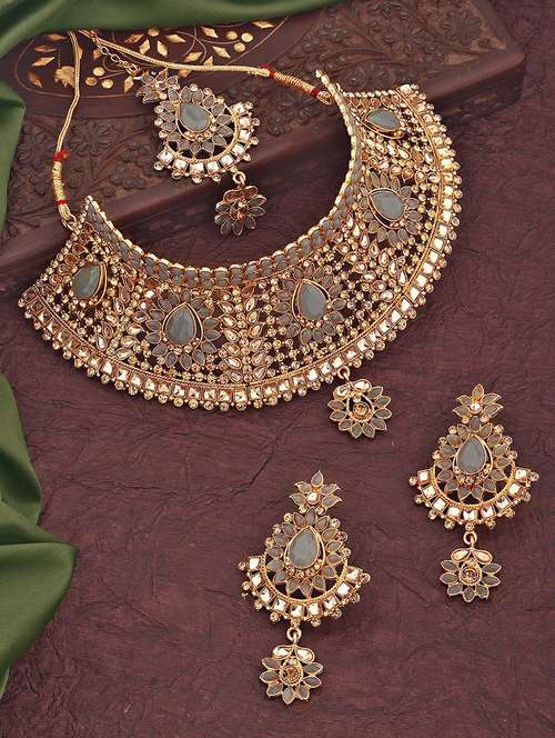 gold plated necklace set - 18566769 -  Standard Image - 0