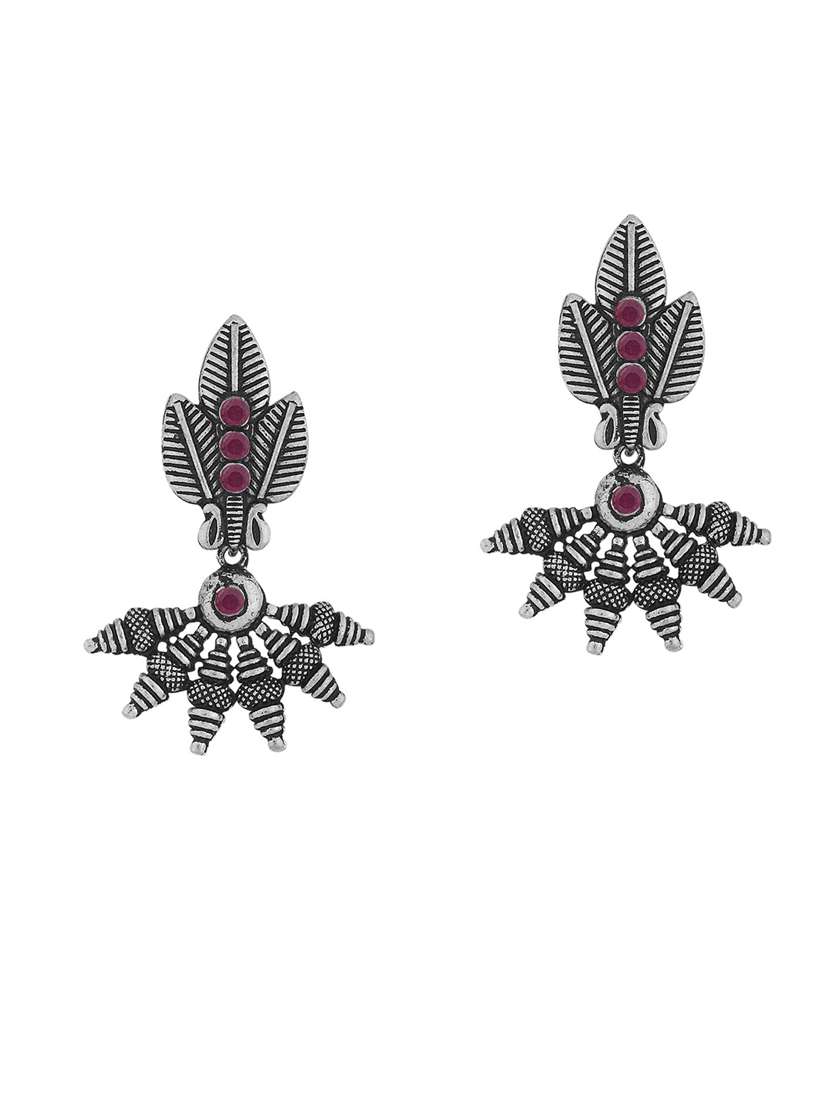 silver plated earring - 18567185 -  Standard Image - 1