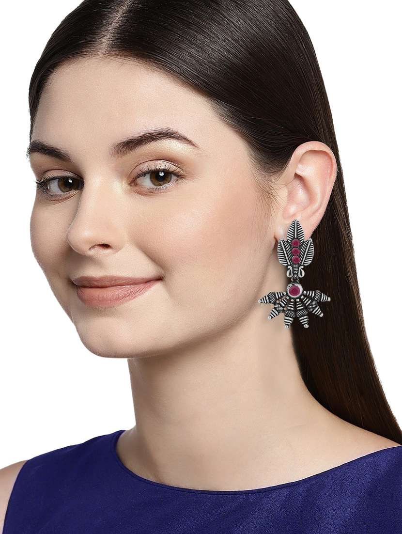 silver plated earring - 18567185 -  Standard Image - 4