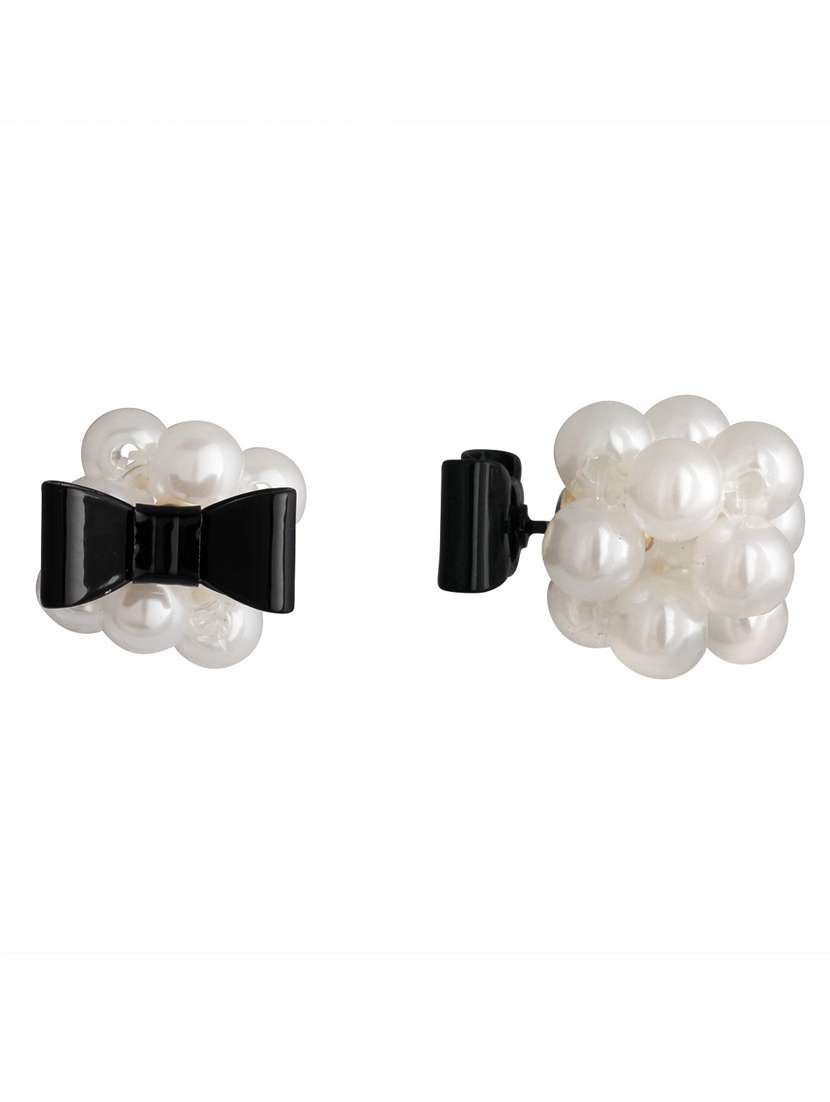 black metal studs earring - 18567278 - Standard Image - 1