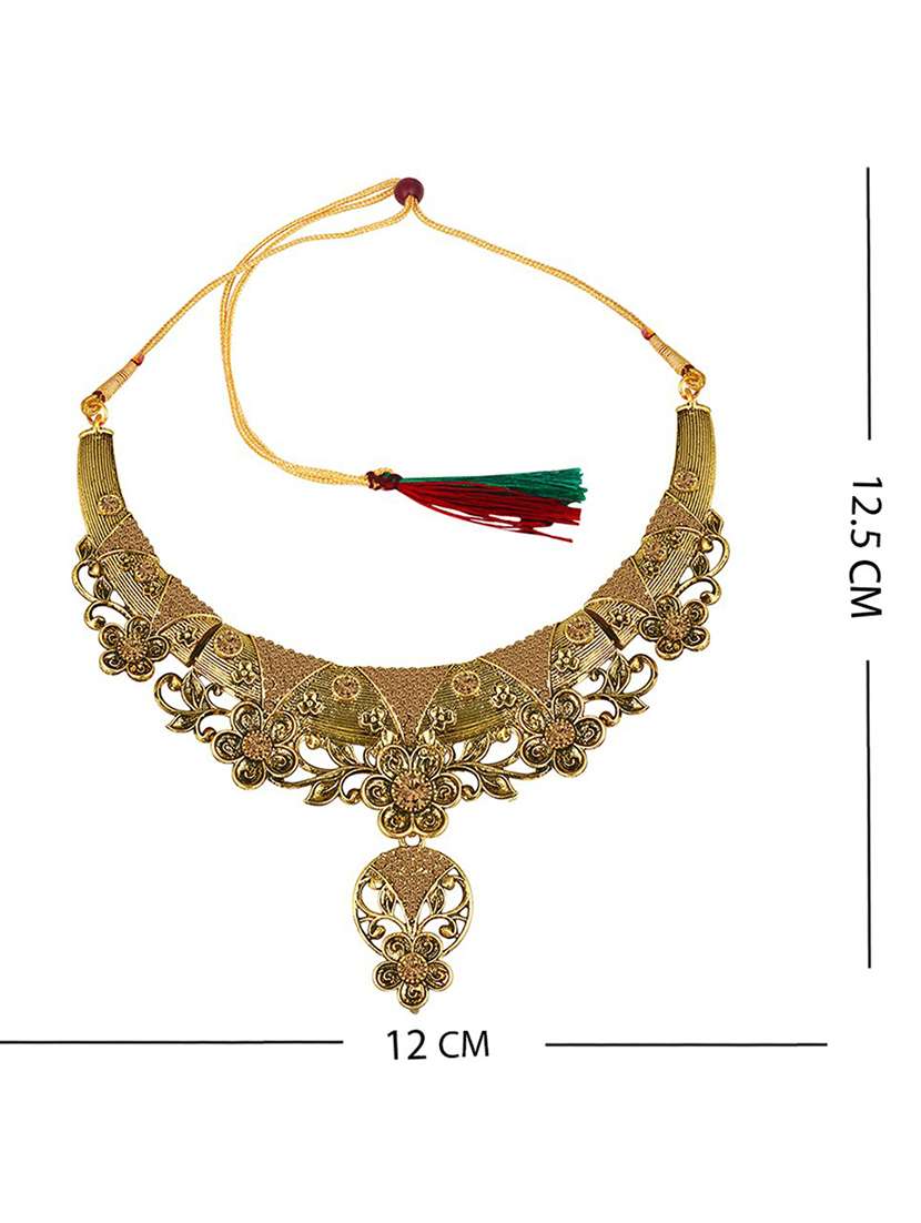 gold metal set - 18567498 -  Standard Image - 1