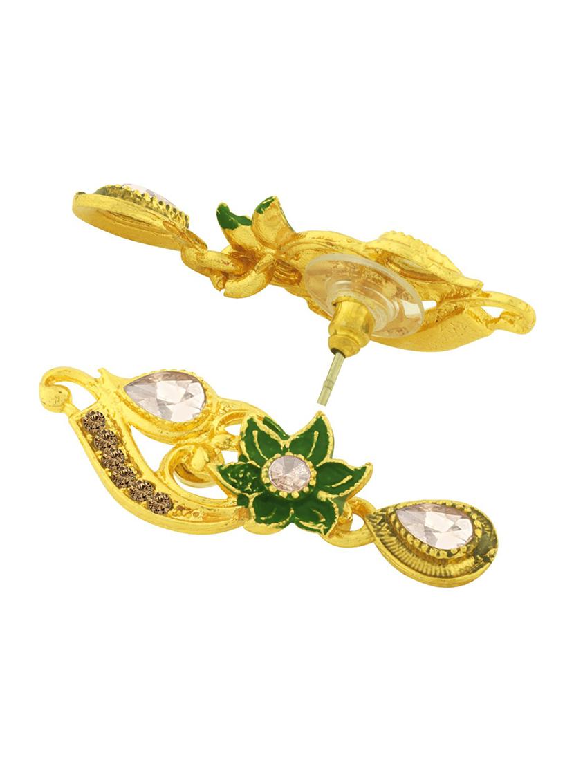 gold metal set - 18567505 - Standard Image - 1