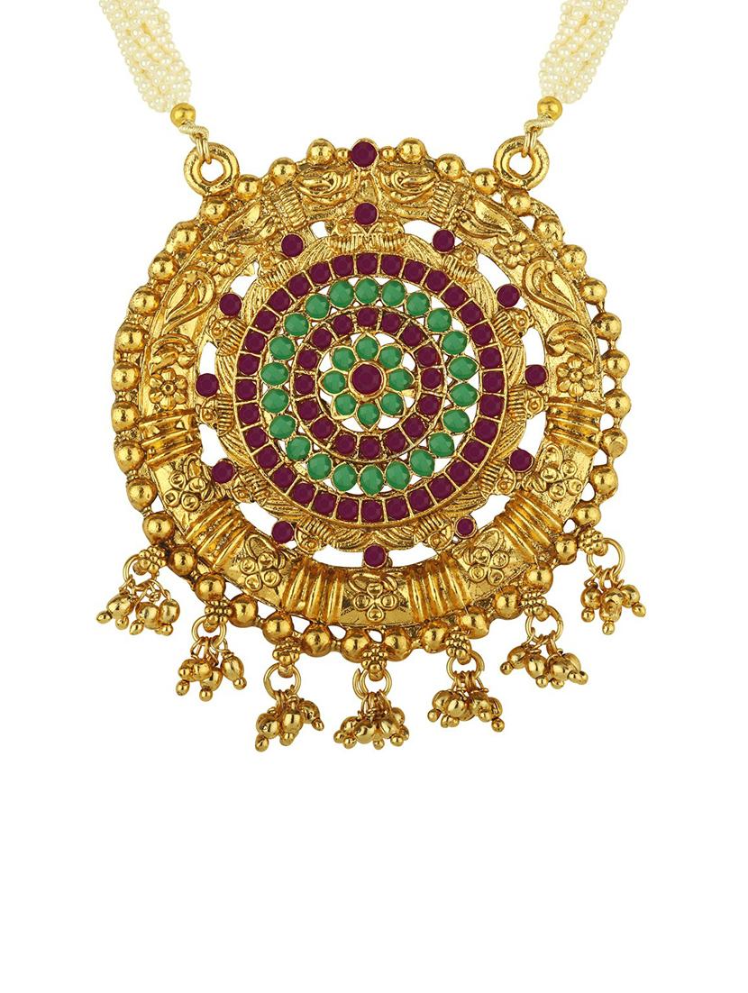 gold metal set - 18567518 - Standard Image - 1