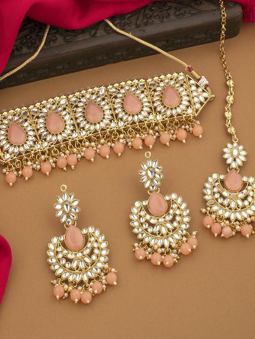 colored gold metal set - 18567527 -  Standard Image - 0