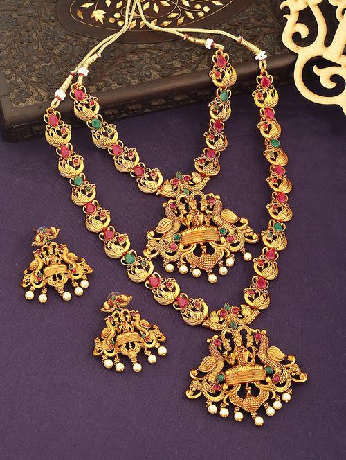 gold metal set - 18567543 - Standard Image - 0