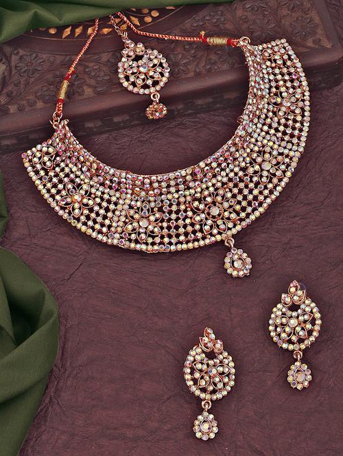gold metal set - 18567554 - Standard Image - 0