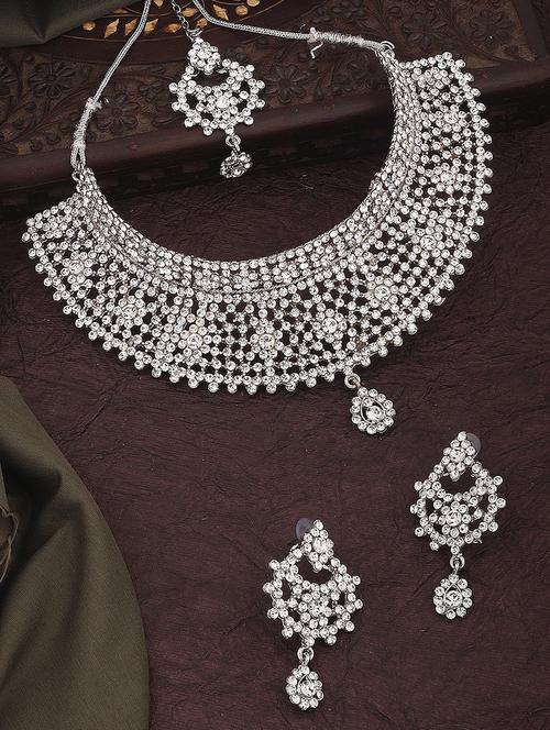 silver metal set - 18567556 -  Standard Image - 0