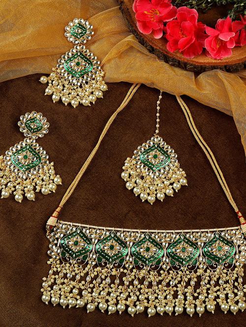 gold metal set - 18567566 - Standard Image - 0