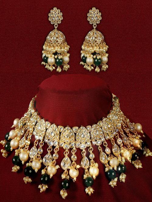 gold metal set - 18567571 -  Standard Image - 0