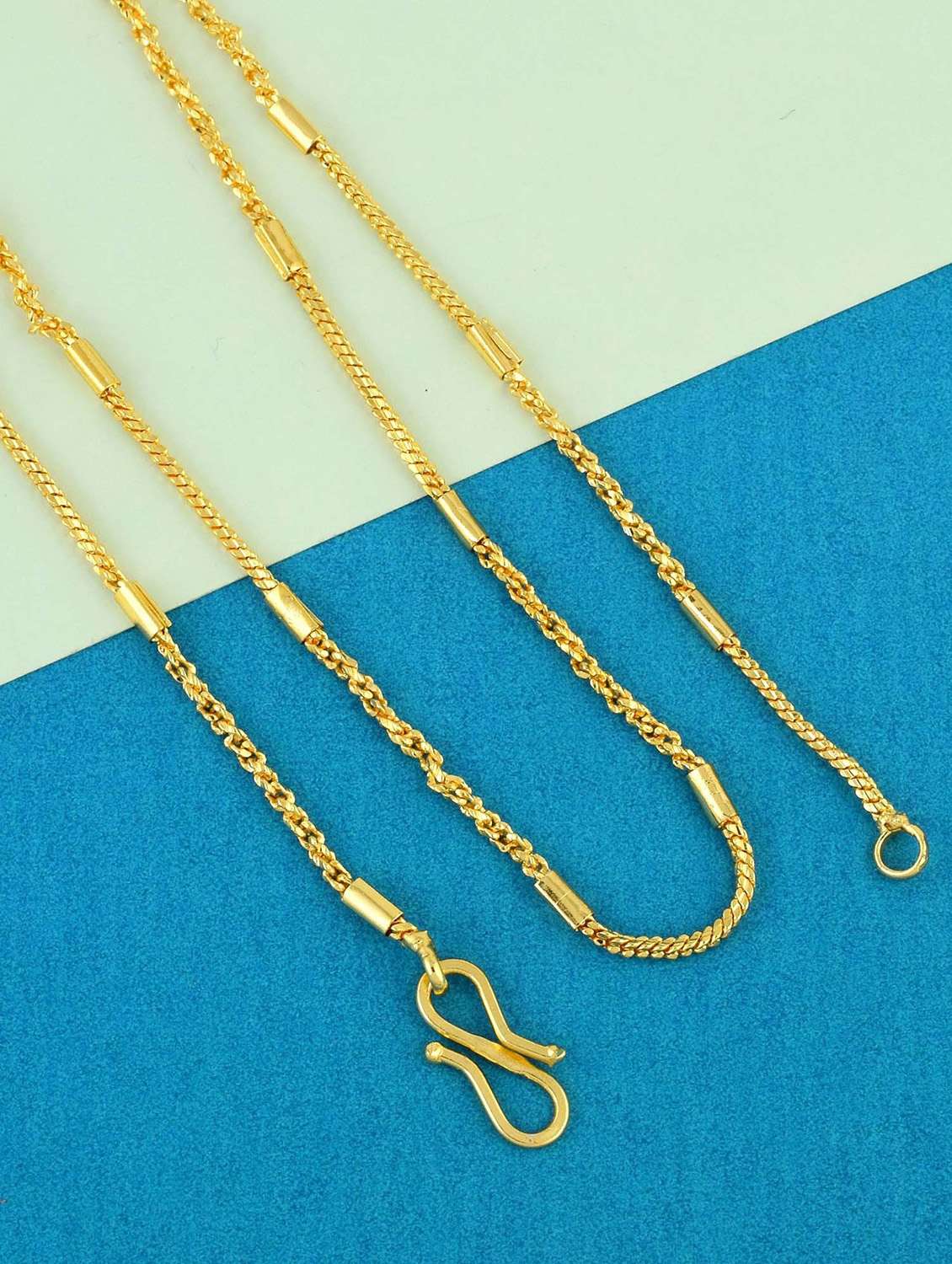 gold plated necklace chain  - 18573532 -  Standard Image - 1