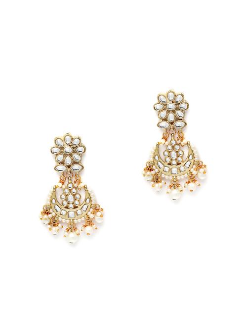 gold metal earring - 18633144 - Standard Image - 0