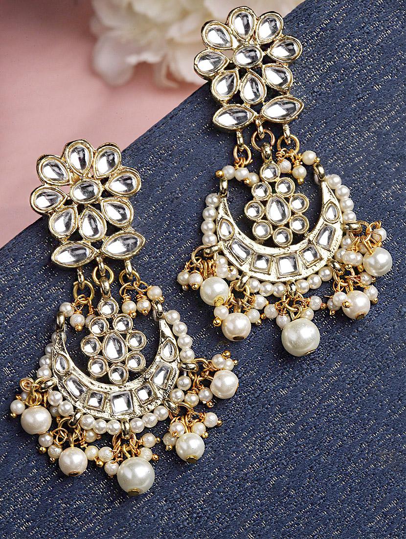 gold metal earring - 18633144 - Standard Image - 1