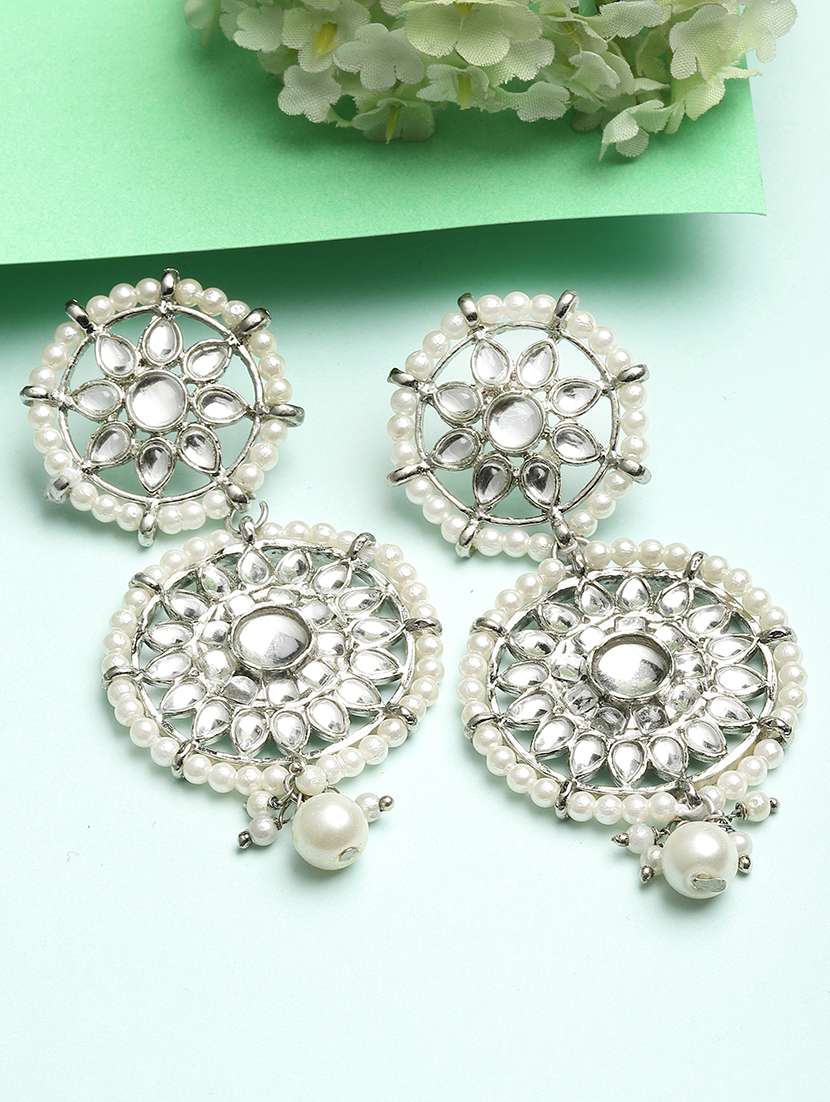 silver metal earring - 18633186 -  Standard Image - 1