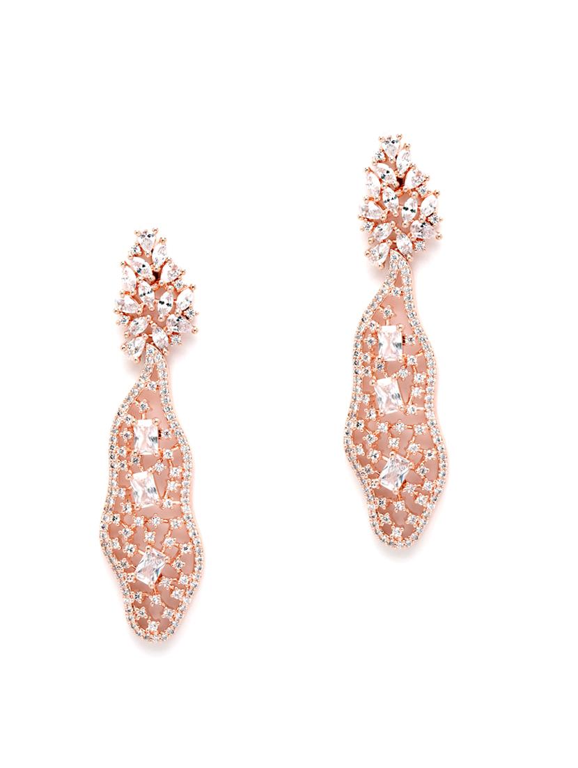 gold metal earring - 18633201 - Zoom Image - 0
