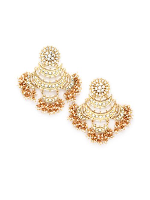 gold metal earring - 18633223 - Standard Image - 0