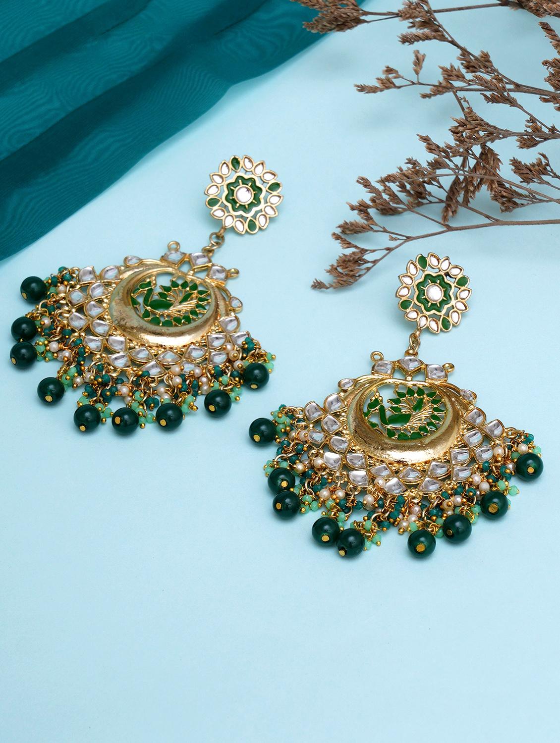 green metal earring - 18633263 - Zoom Image - 0