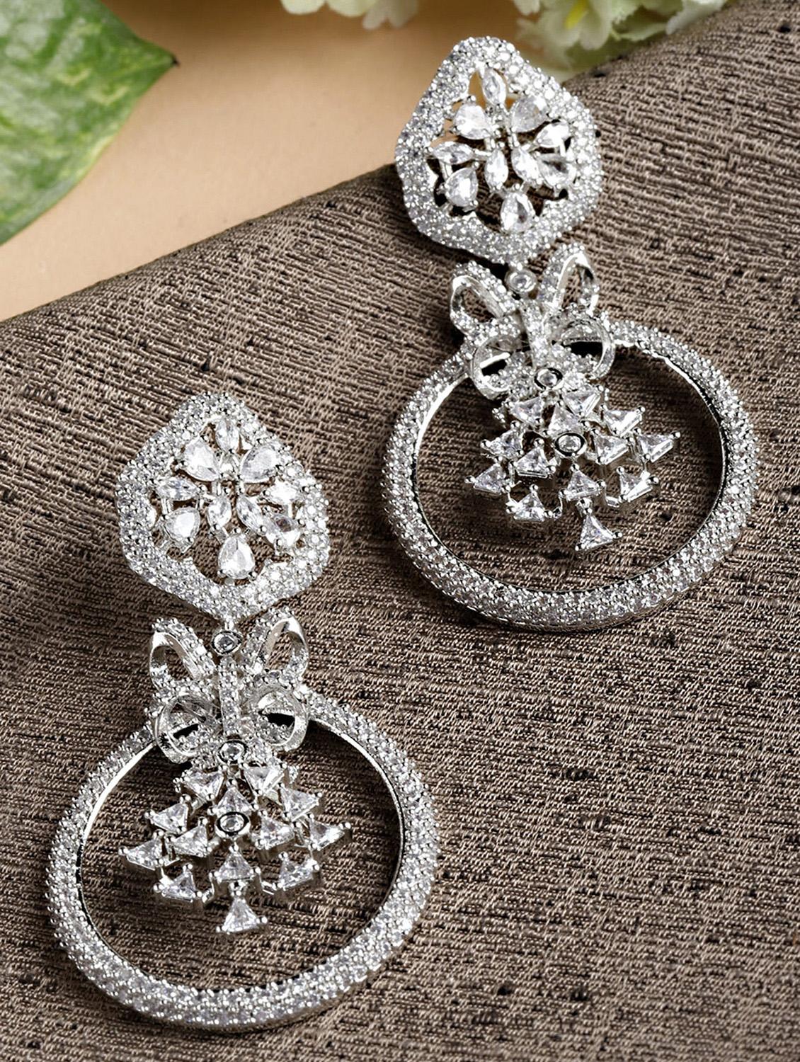 silver metal earring - 18633446 - Zoom Image - 0