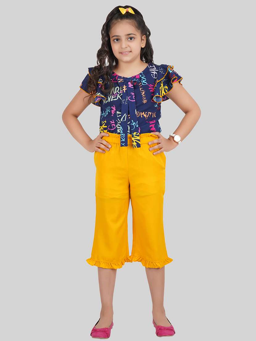 girls v-neck printed capri sets