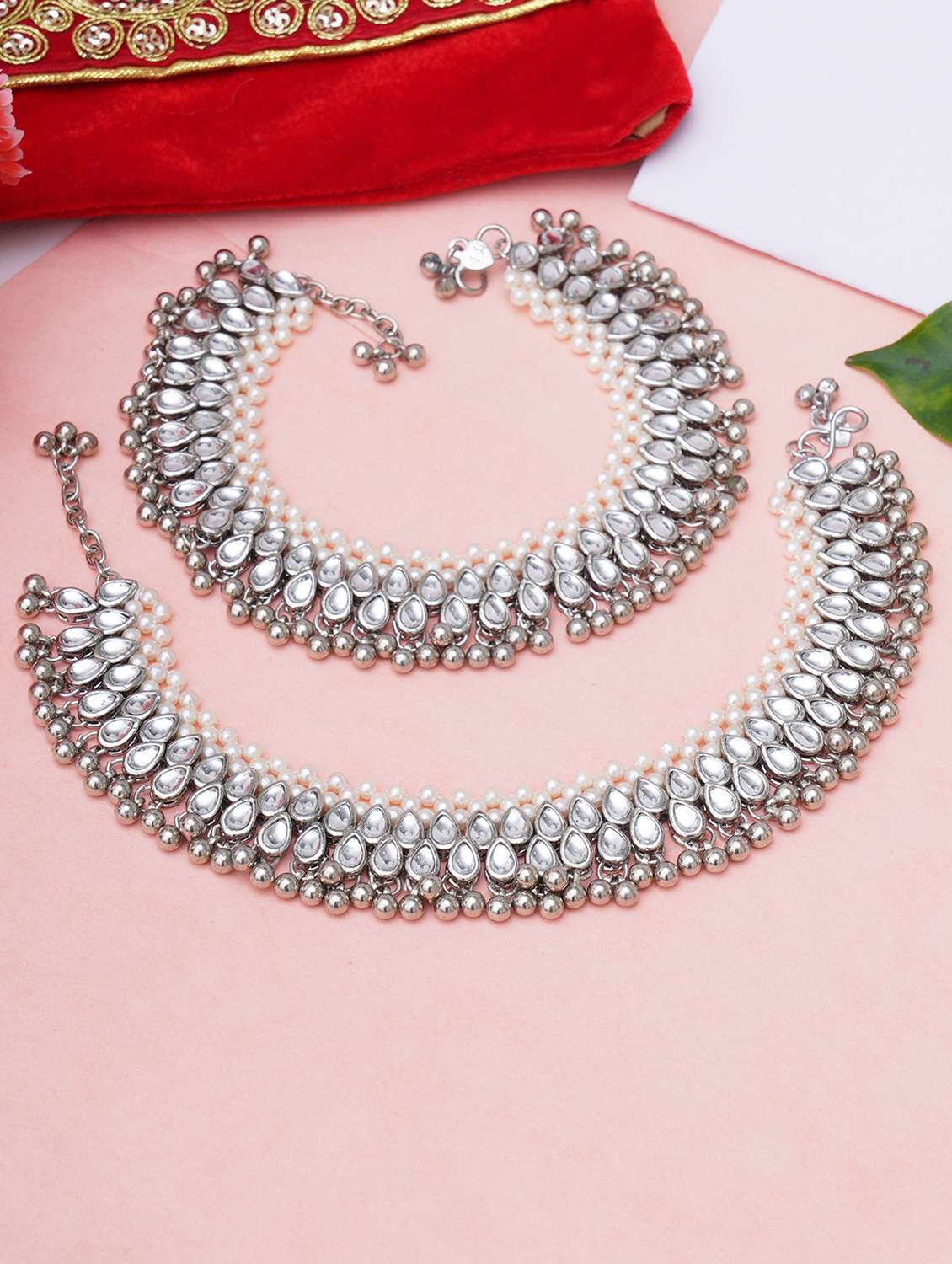 silver metal anklet 