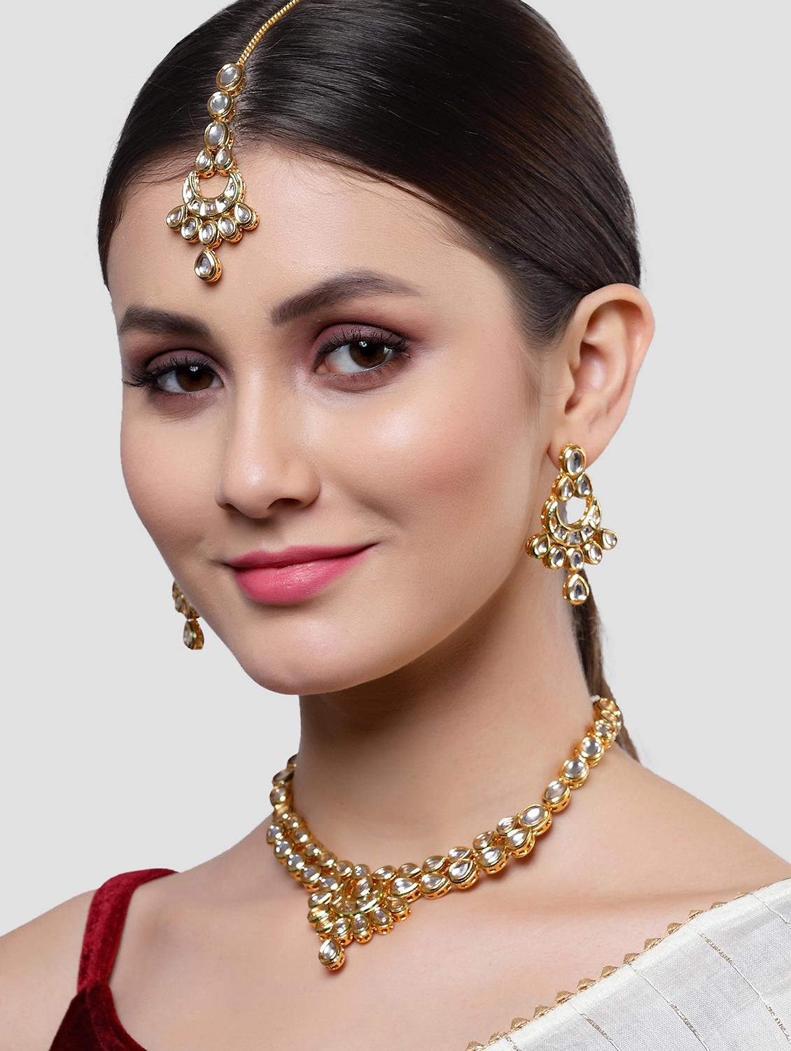 gold plated kundan necklace earring and maang tikka set - 18635902 - Standard Image - 4