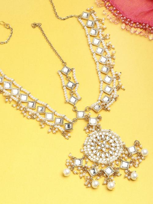 gold metal maang teekas & passa - 18636102 - Standard Image - 0