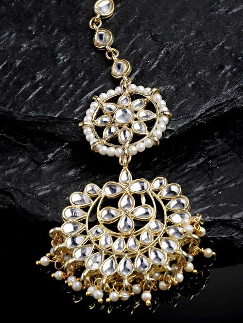 gold metal maang teekas & passa - 18636115 -  Standard Image - 0