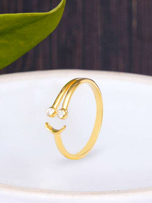 gold metal finger  ring - 18636174 -  Standard Image - 0