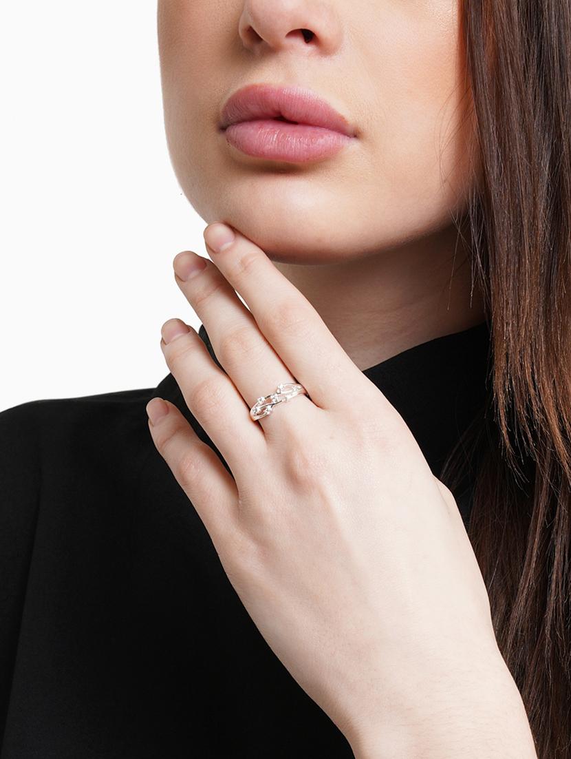 silver metal finger ring - 18636179 - Standard Image - 4
