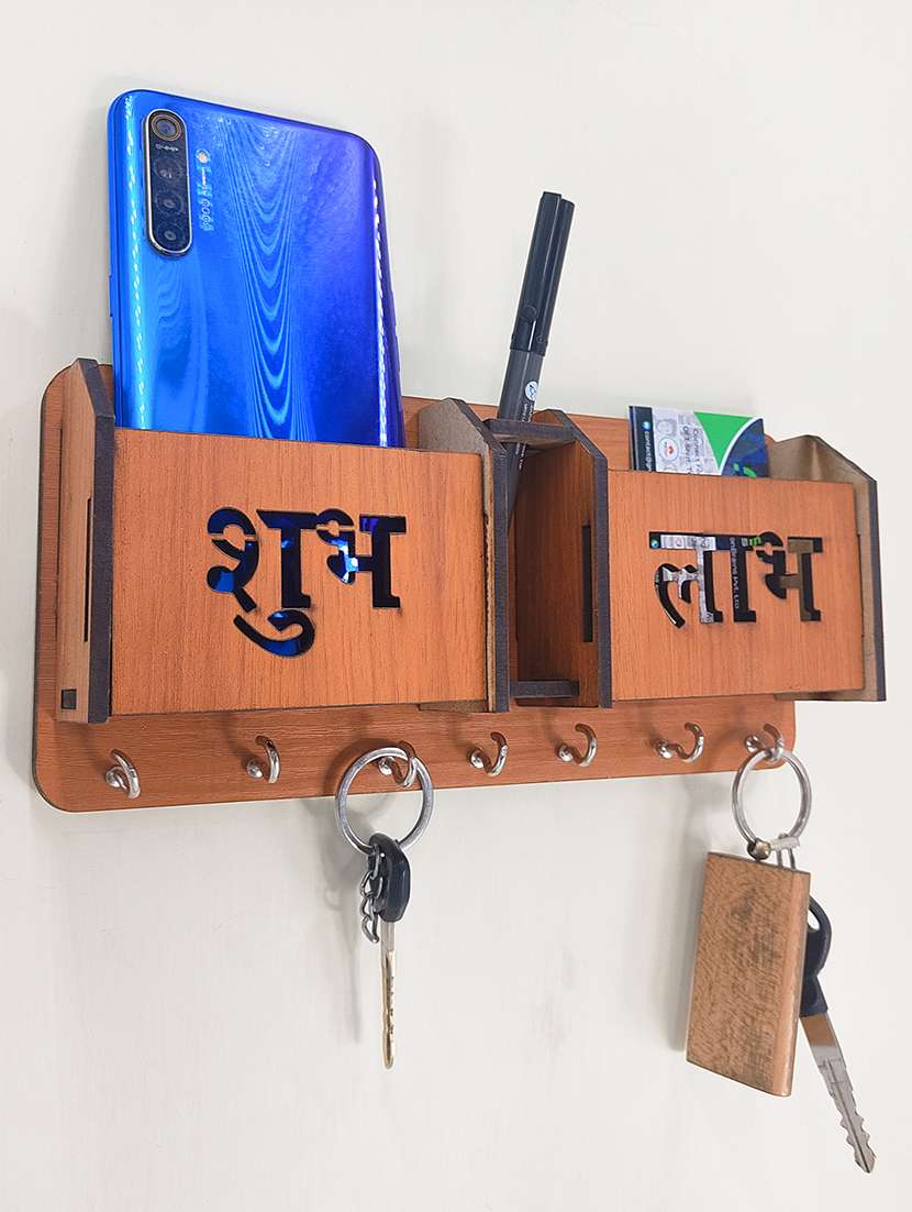 brown key holders - 18636721 -  Standard Image - 1