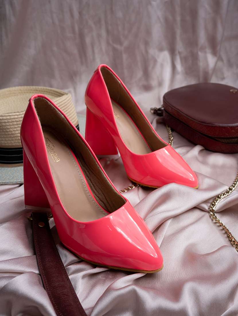 women solid slip on pump