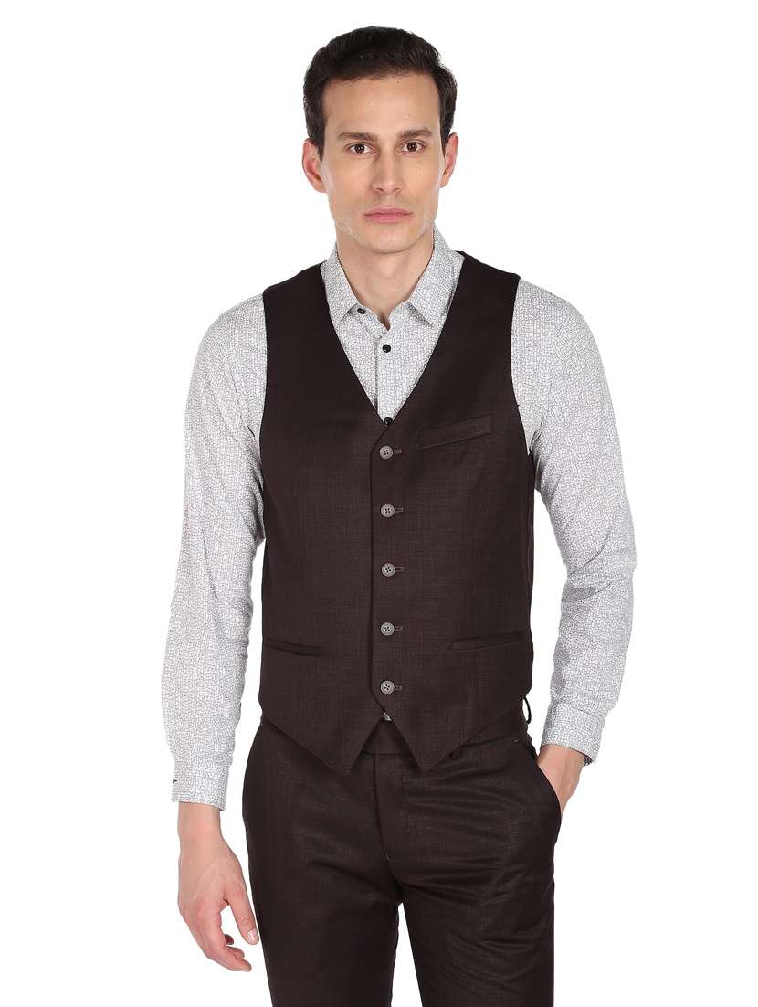 notched lapel collar single breasted suit - 18646176 -  Standard Image - 4