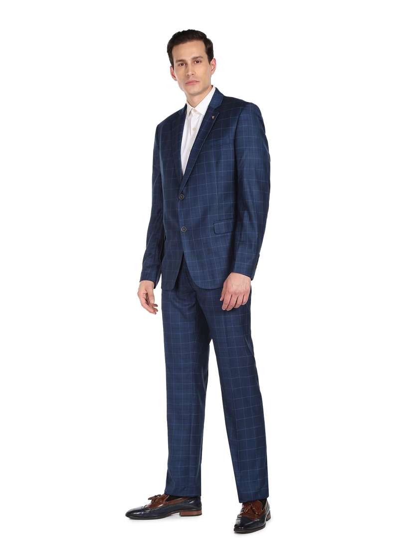 notched lapel collar single breasted suit - 18646178 -  Standard Image - 1
