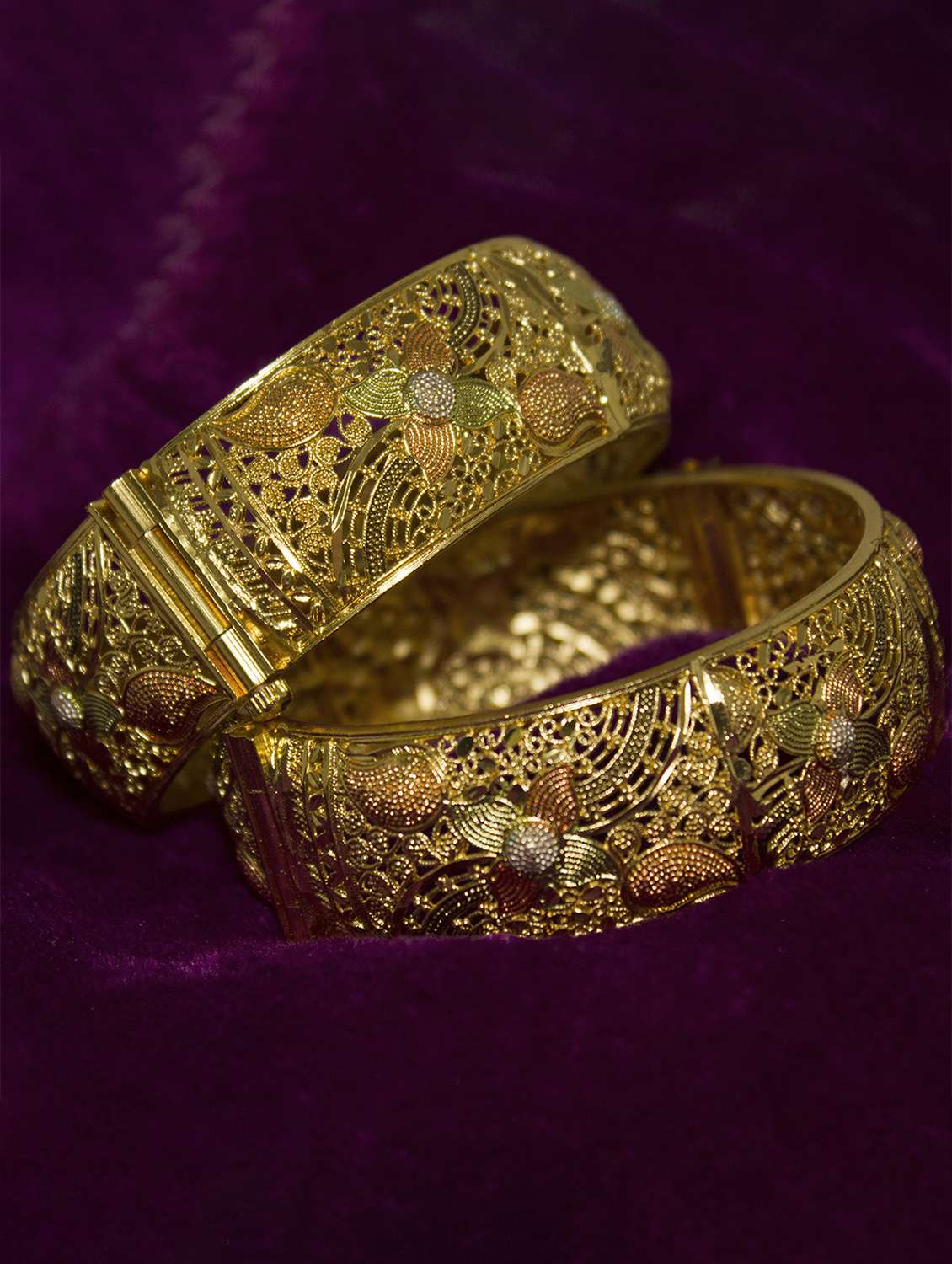 set of 2 gold plated bangles 