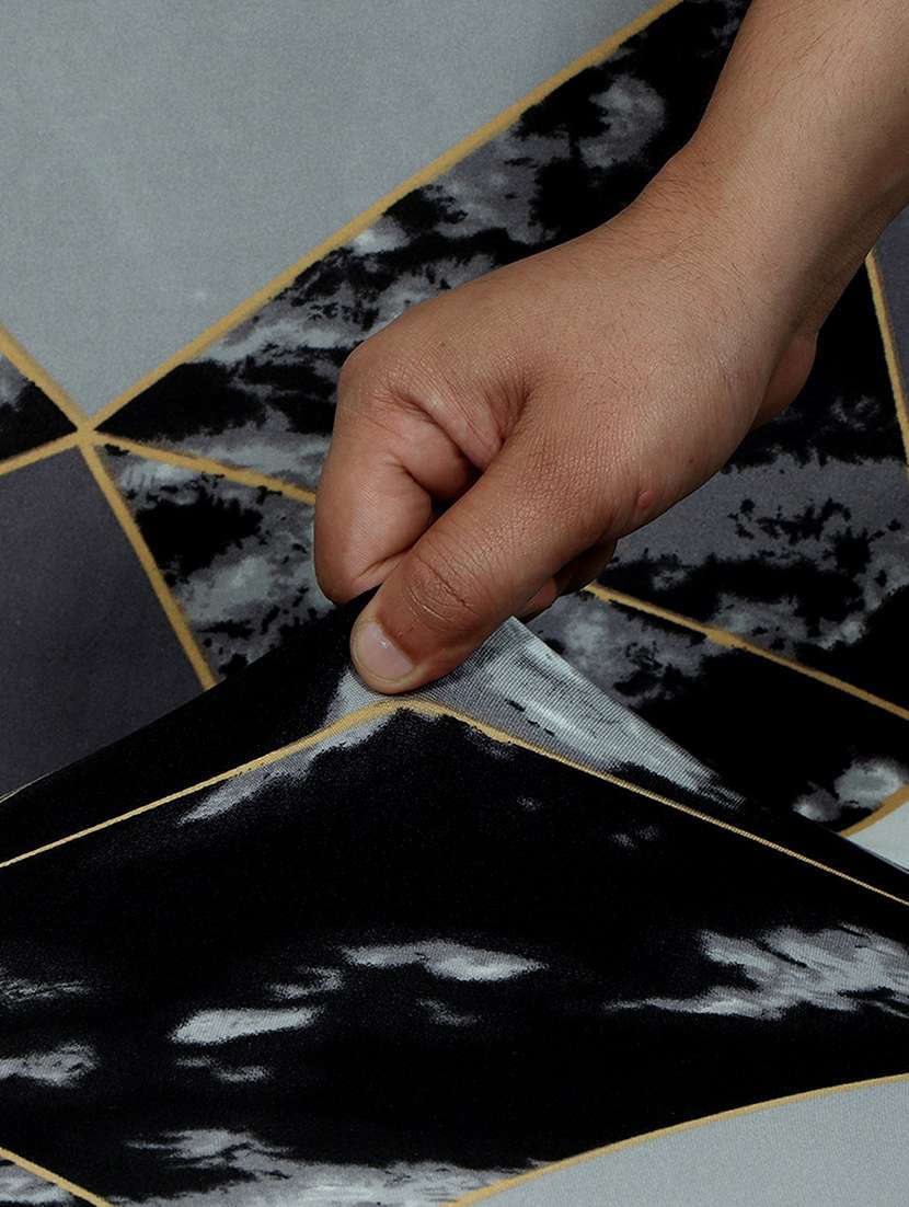 printed chair cover - 18684712 -  Standard Image - 4