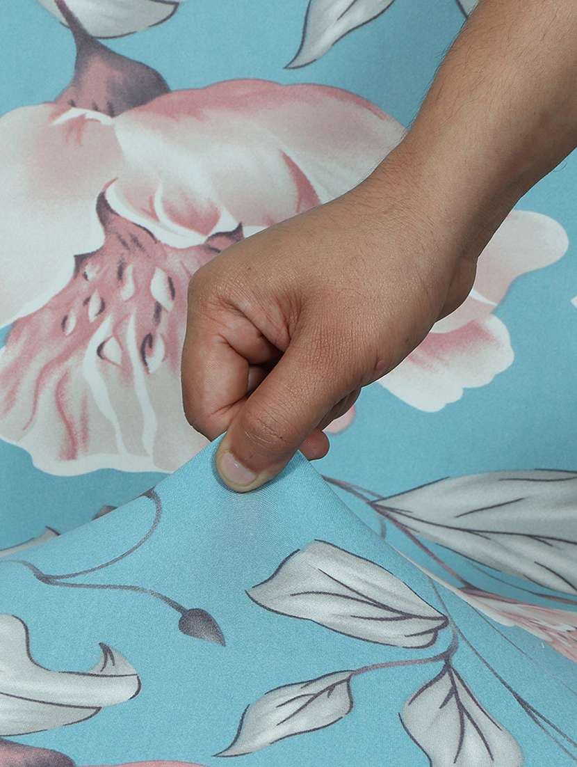 printed chair cover  - 18685525 -  Standard Image - 4