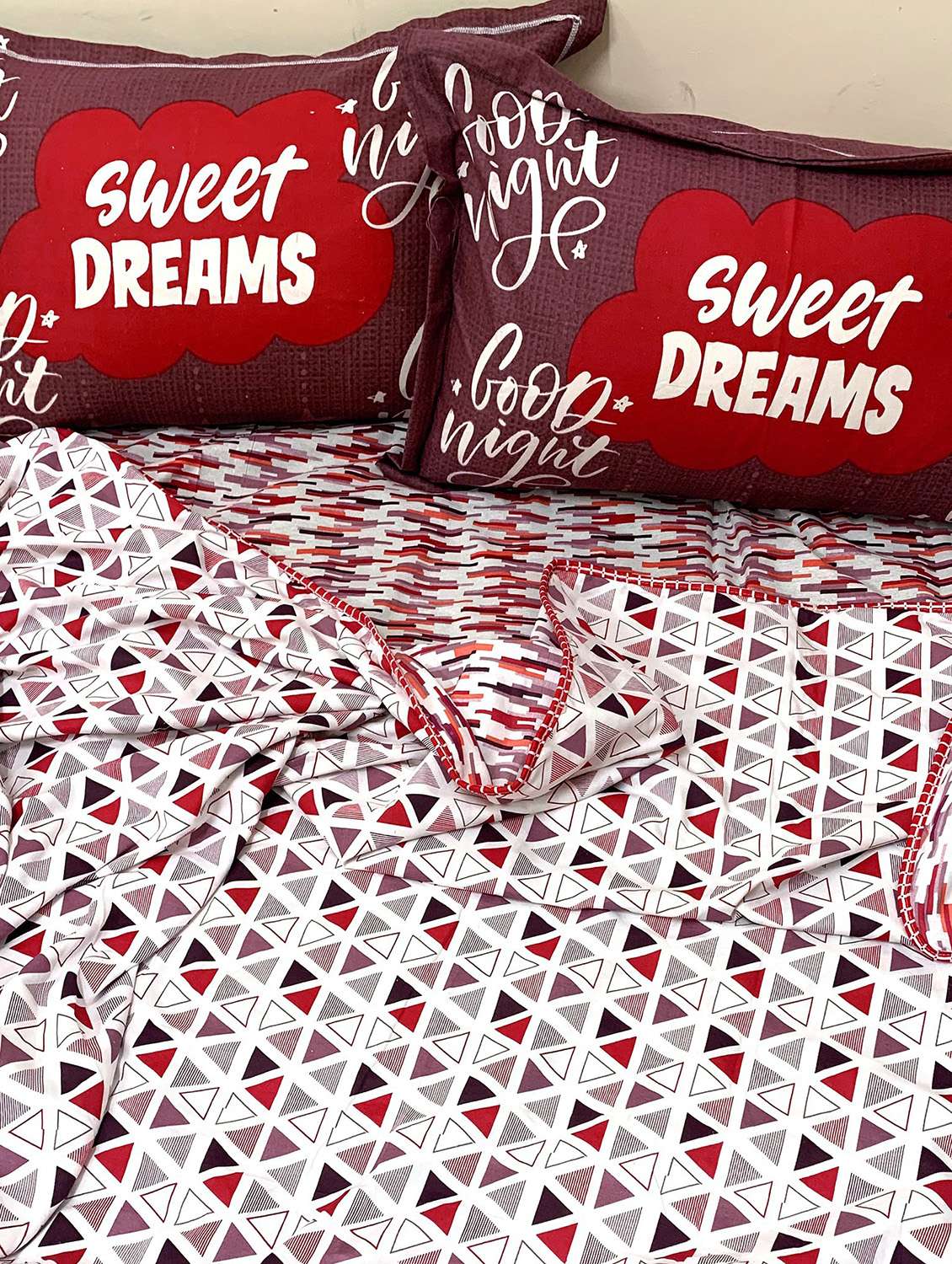 4 pc bedding set(1 bedsheet with 2 pillow covers & 1 dohar) - 18701776 - Standard Image - 4