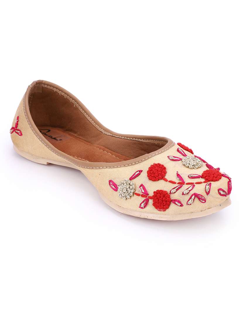 women embellished slip on jutti