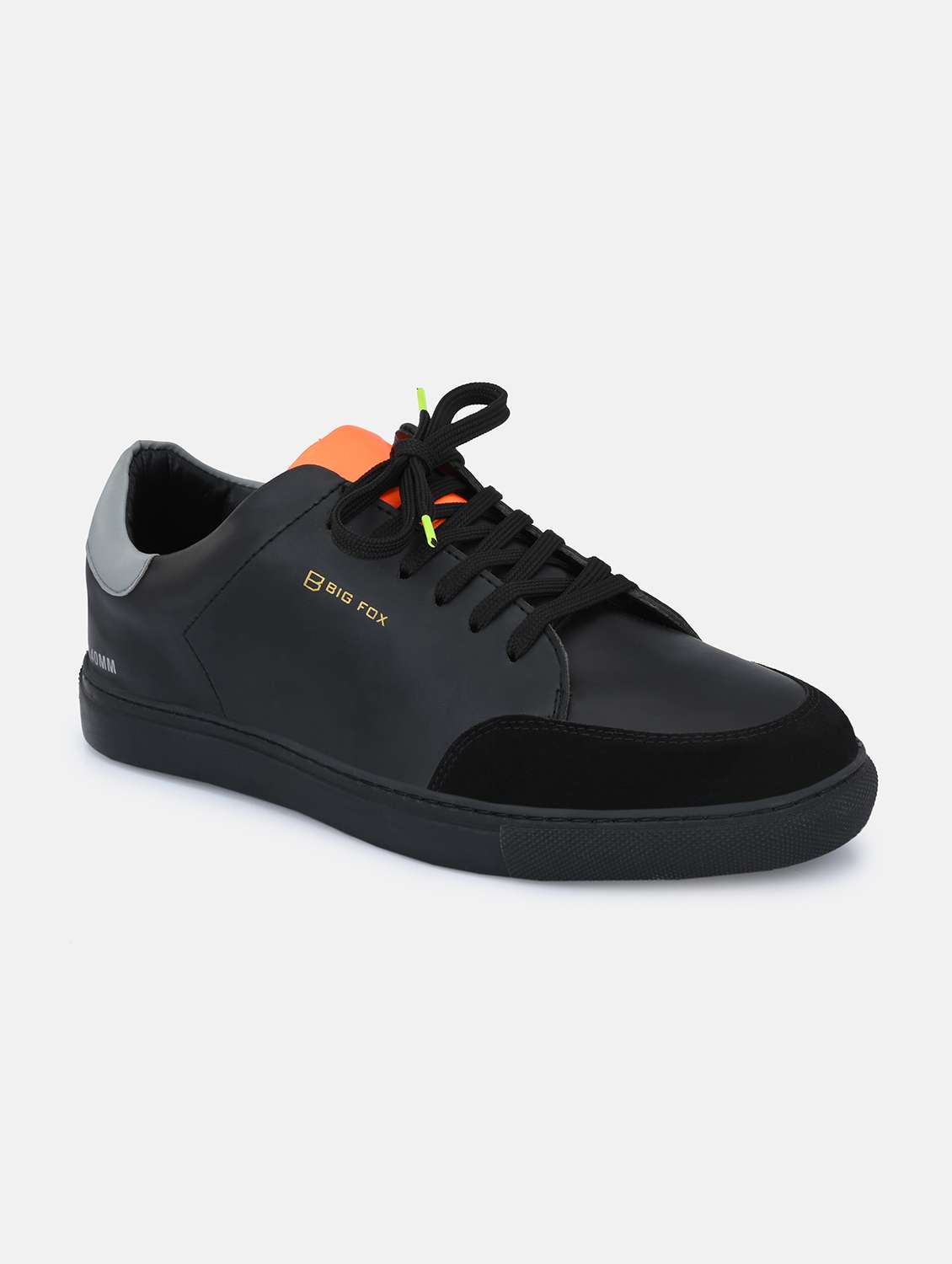men black solid sneaker