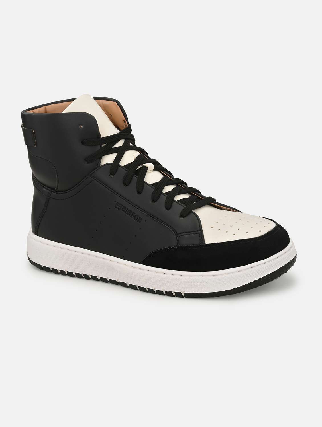 men black lace up sneaker