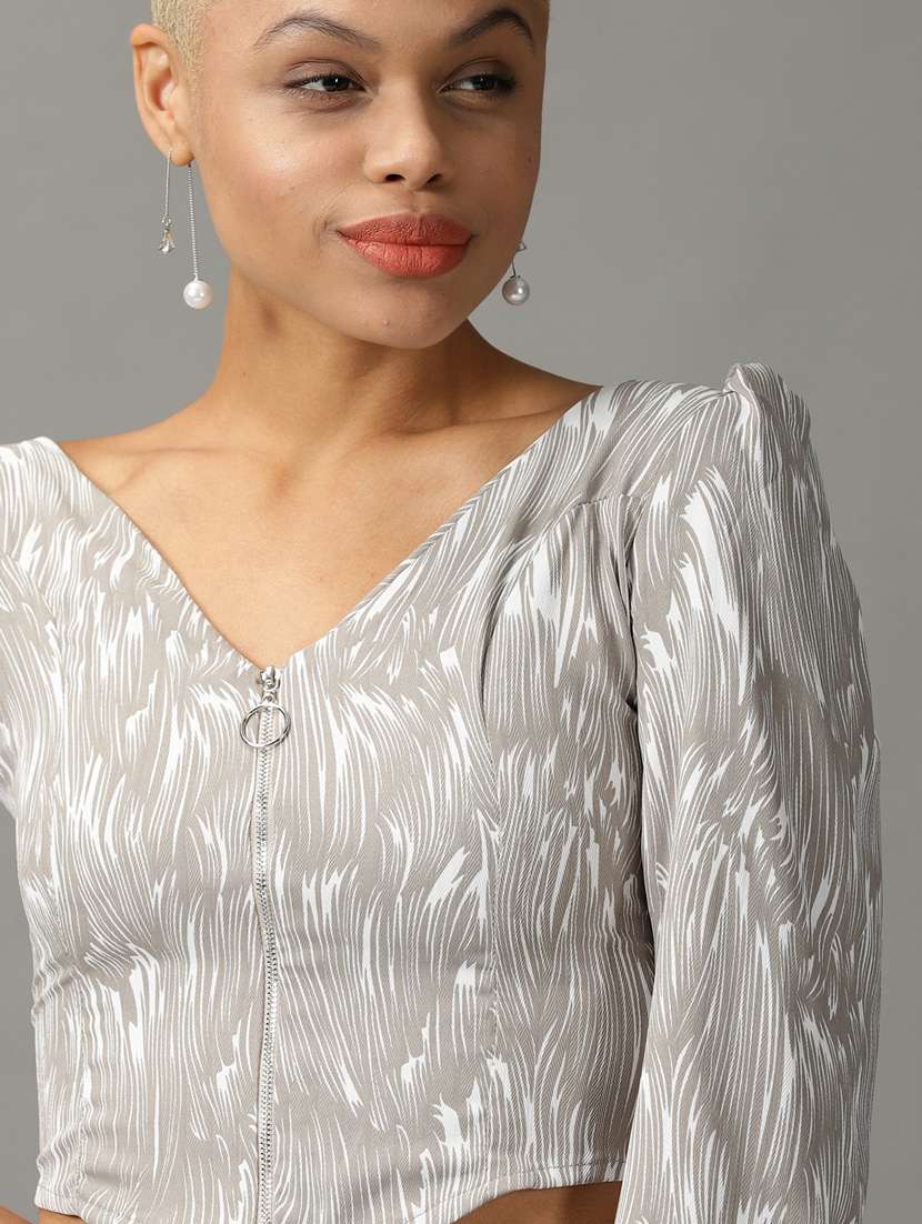 women's crop v neck top - 18824323 - Standard Image - 4