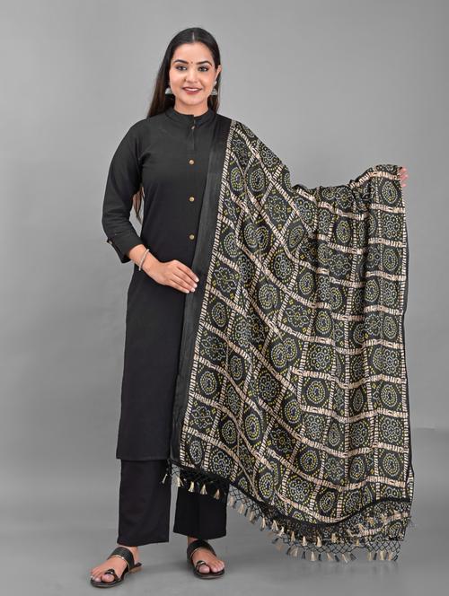 black silk dupatta - 18843150 -  Standard Image - 0