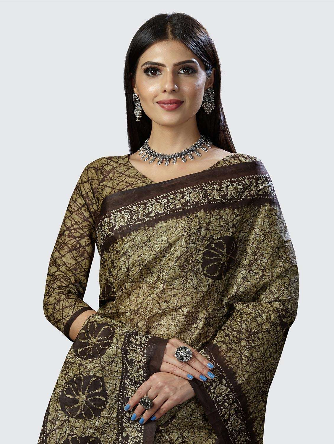brown printed saree with blouse - 18855014 - Standard Image - 4