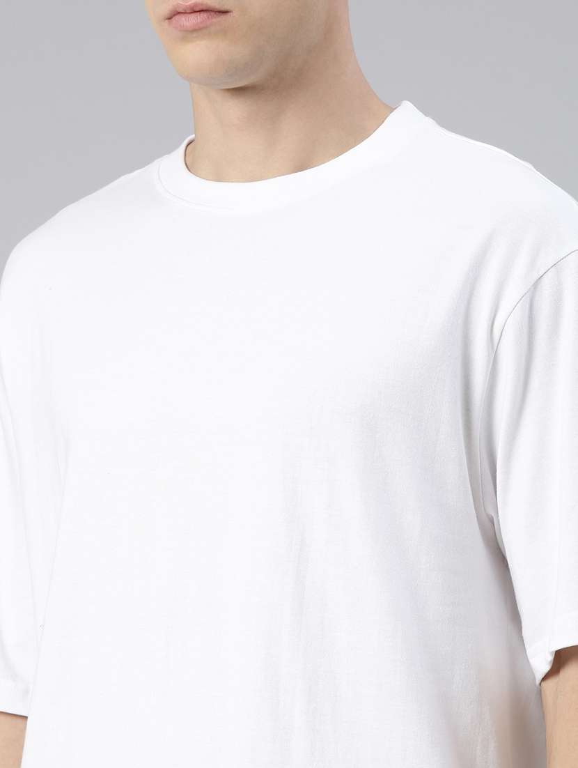 men round neck plain t-shirt - 18906332 -  Standard Image - 4